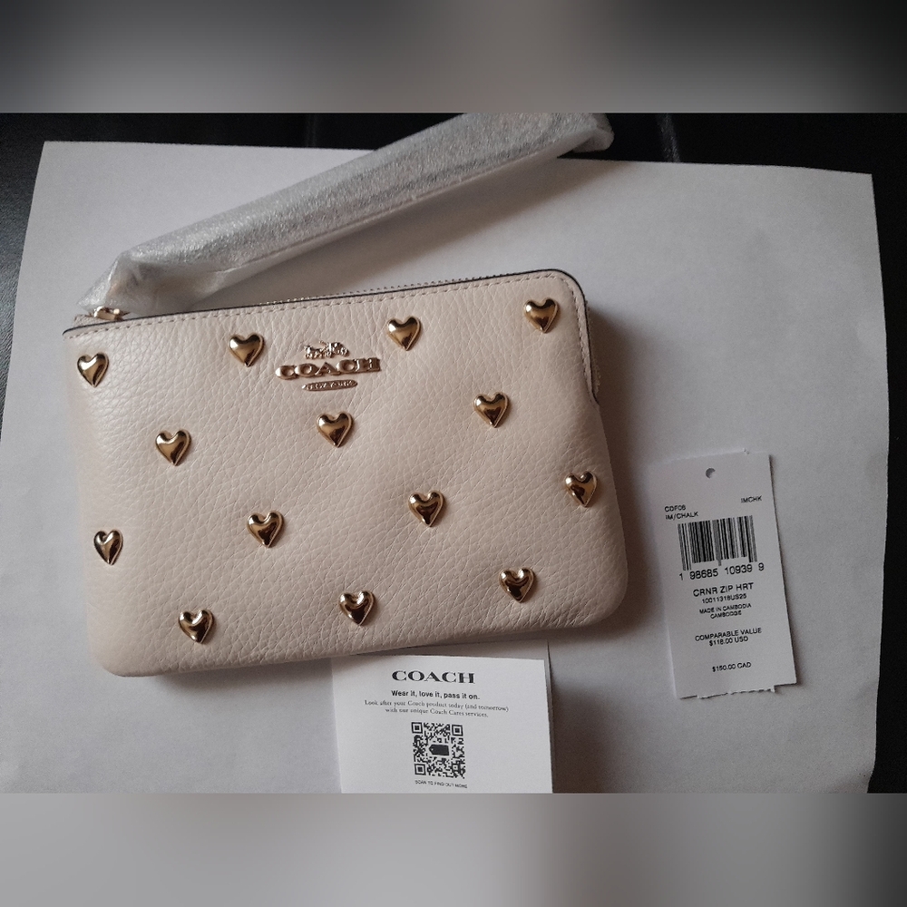 New Coach Wristlet With Gold Tone Heart Rivets New With Tags ๐ - Picture 10 of 10